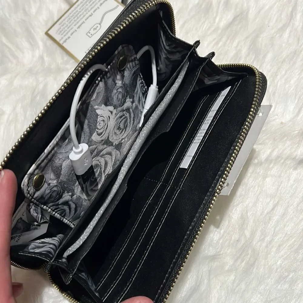Adrienne‎ Vittadini Charging Wristlet Wallet A27